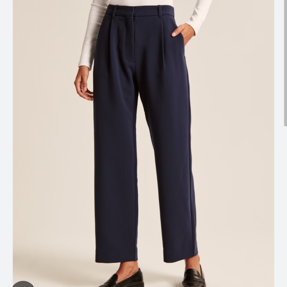 Abercrombie & Fitch Tailored Relaxed Straight Pant - Navy 28L